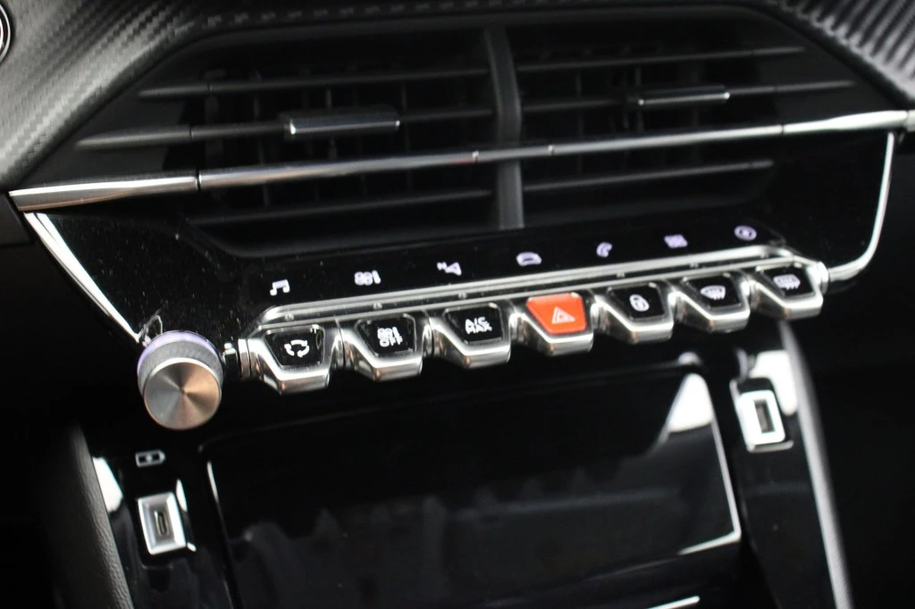 Hoofdafbeelding Peugeot e-2008