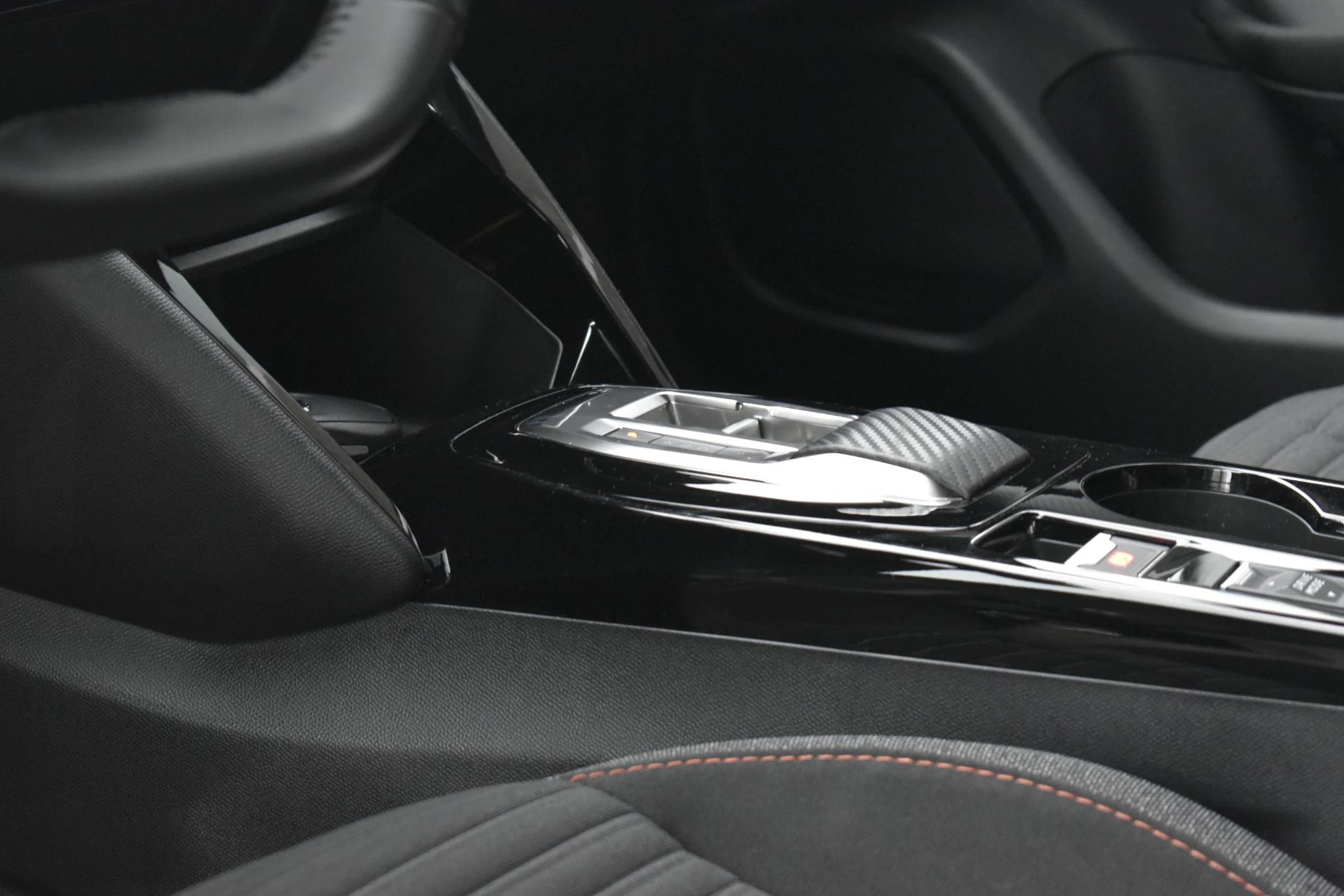 Hoofdafbeelding Peugeot e-2008