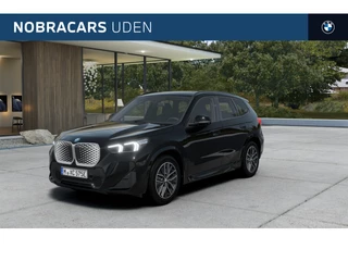 BMW iX1 eDrive20 M Sport / Trekhaak / Sportstoelen / Achteruitrijcamera / Adaptieve LED / M Adaptief onderstel / Parking Assistant / Comfort Access