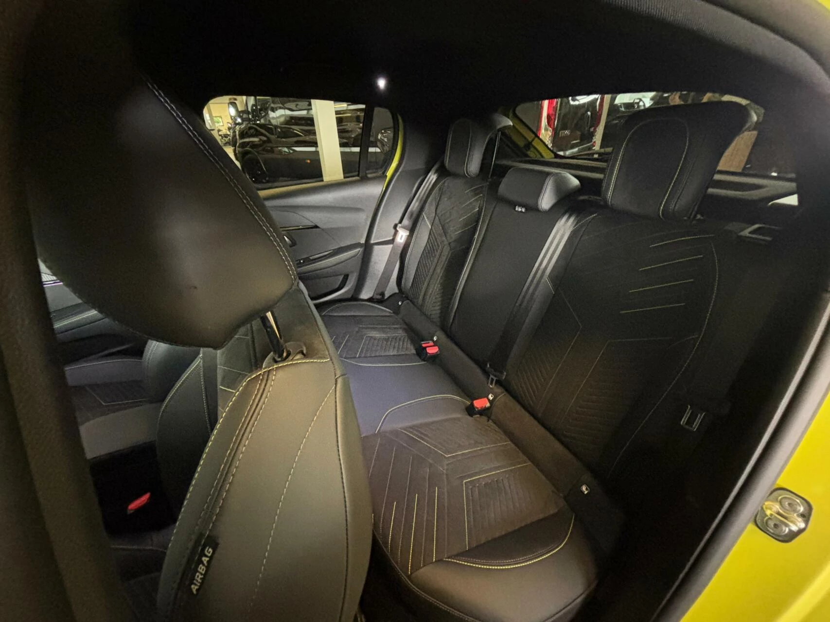 Hoofdafbeelding Peugeot e-208