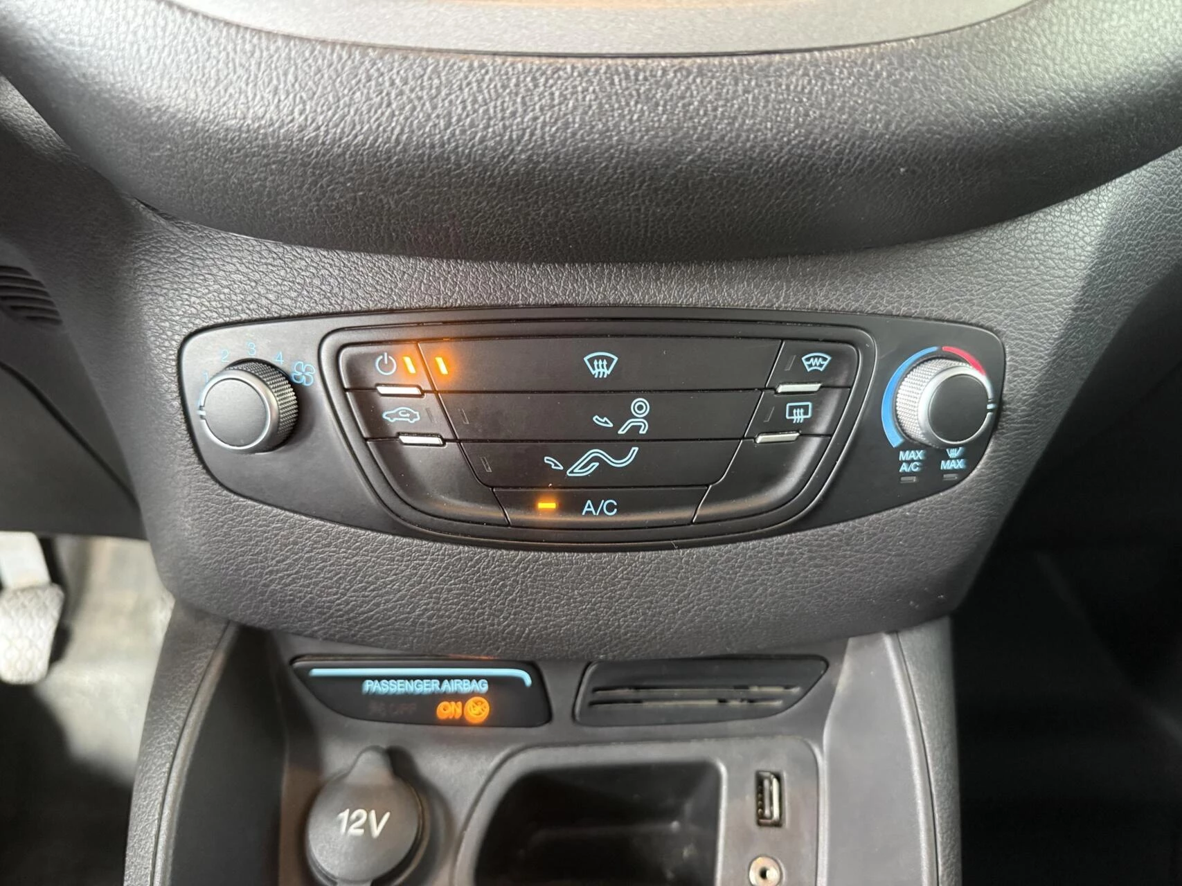 Hoofdafbeelding Ford Transit Courier