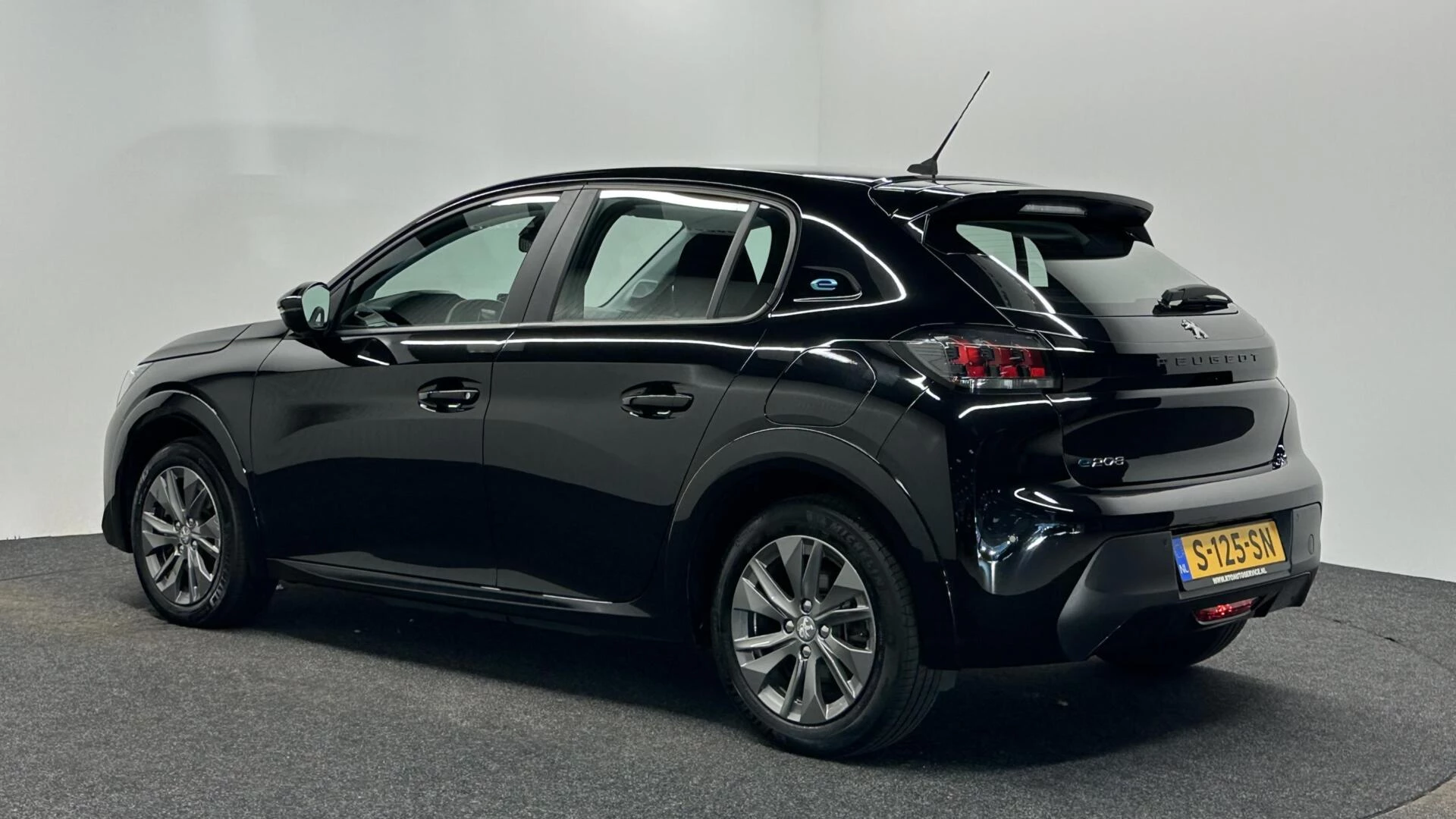 Hoofdafbeelding Peugeot e-208