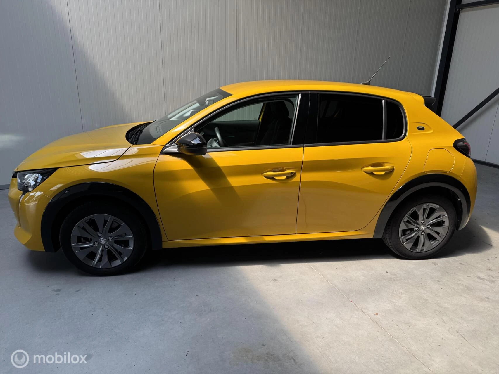 Hoofdafbeelding Peugeot e-208