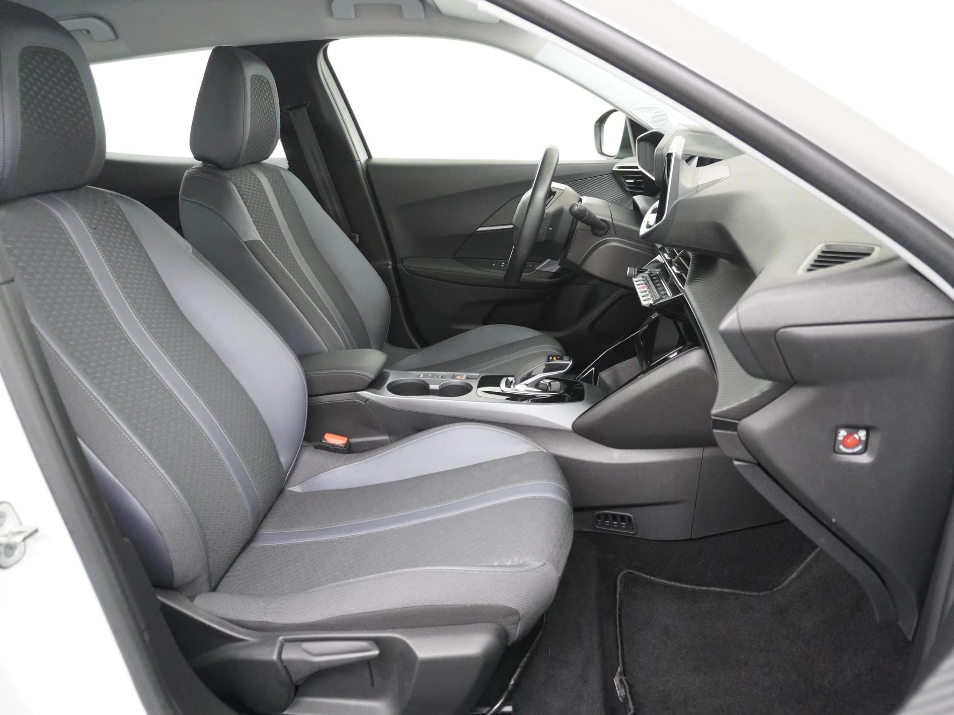 Hoofdafbeelding Peugeot e-2008