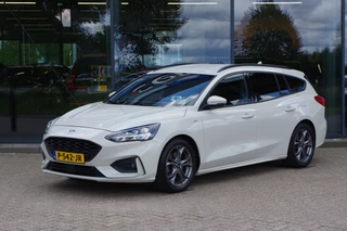 Hoofdafbeelding Ford Focus Ford Focus Wagon 1.0 EcoBoost Hybrid ST Line X BNS 125 PK, Winterpakket, Trekhaak, LED, Carplay, Head-Up