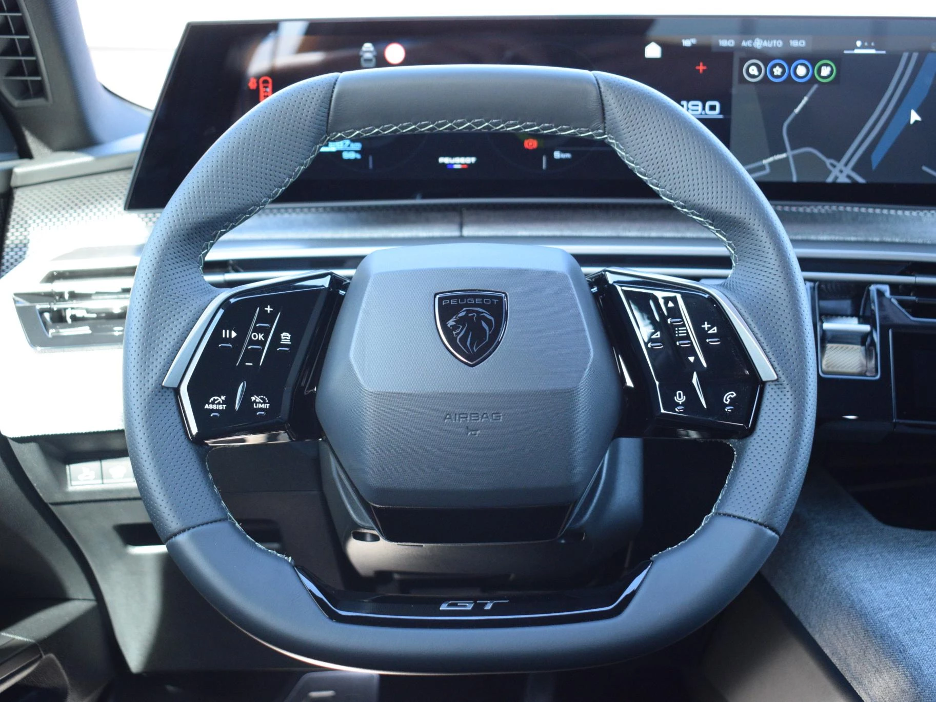 Hoofdafbeelding Peugeot e-3008