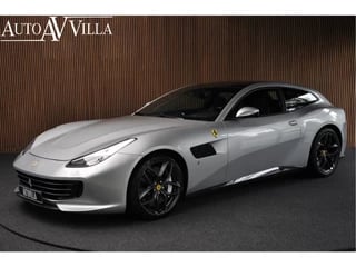 Ferrari GTC4Lusso GTC4 3.9 V8 Lusso T Carbon Passengerdisplay JBL Liftsysteem Carplay Daytona style seats Camera Leer Navi Elektr. bedienbaar achterklep 6-delige lederen kofferset