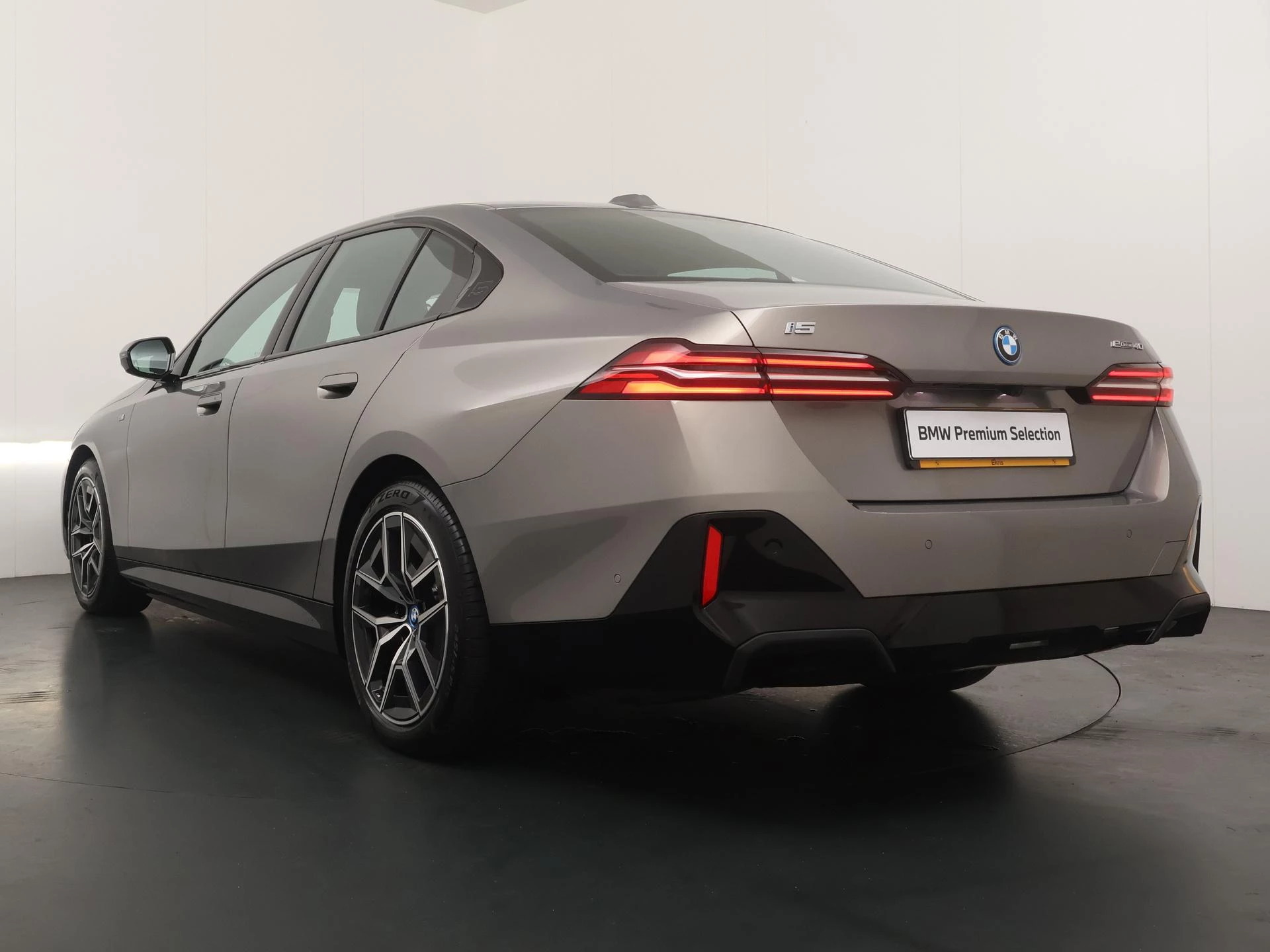 Hoofdafbeelding BMW i5