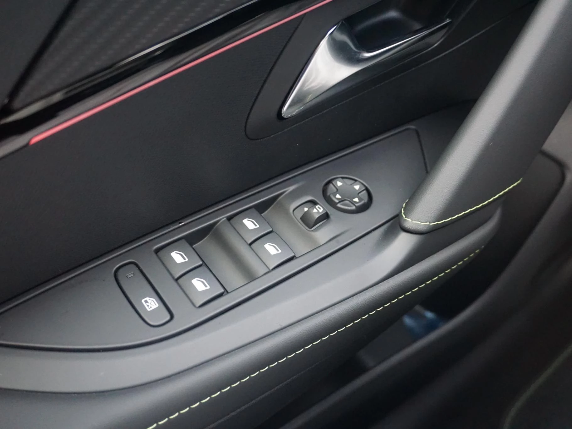 Hoofdafbeelding Peugeot e-208