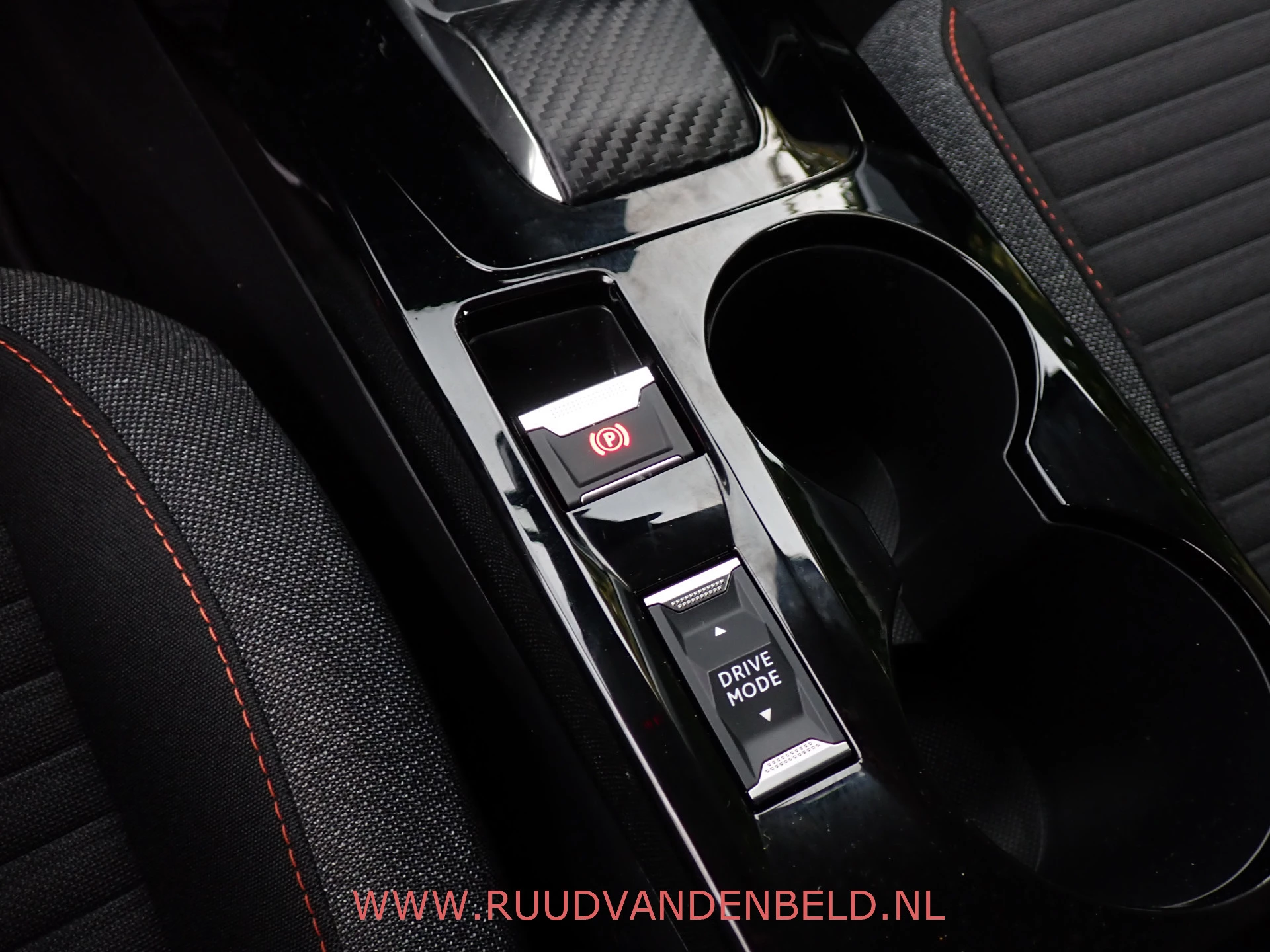 Hoofdafbeelding Peugeot e-208