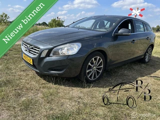 Volvo V60 1.6 T3 Momentum NAVI CRUISE AIRCO PARK SENS