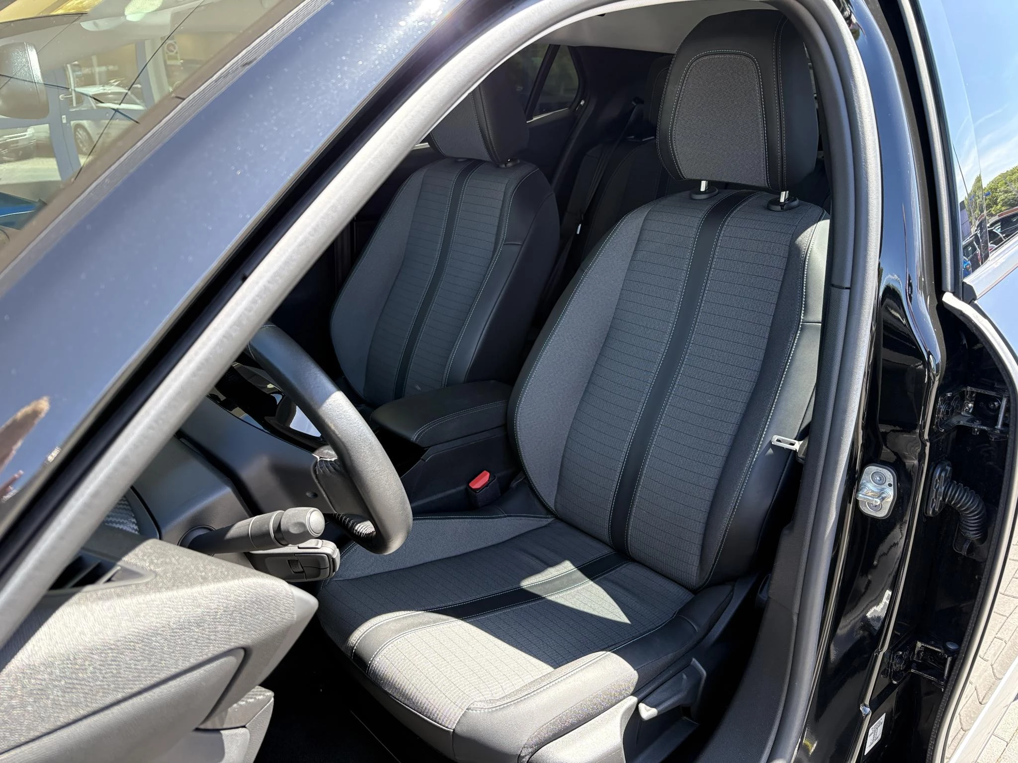 Hoofdafbeelding Peugeot e-2008