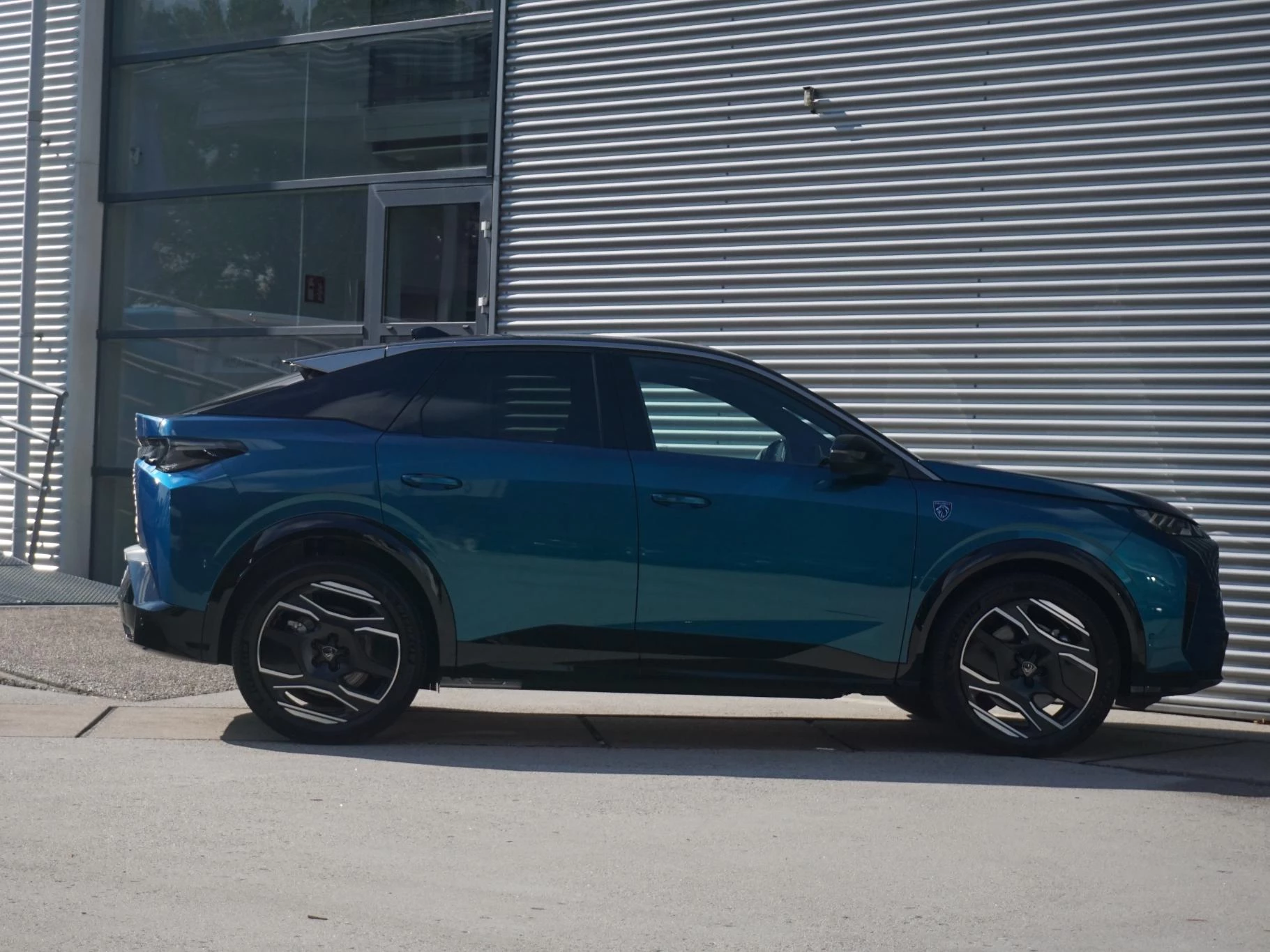 Hoofdafbeelding Peugeot e-3008