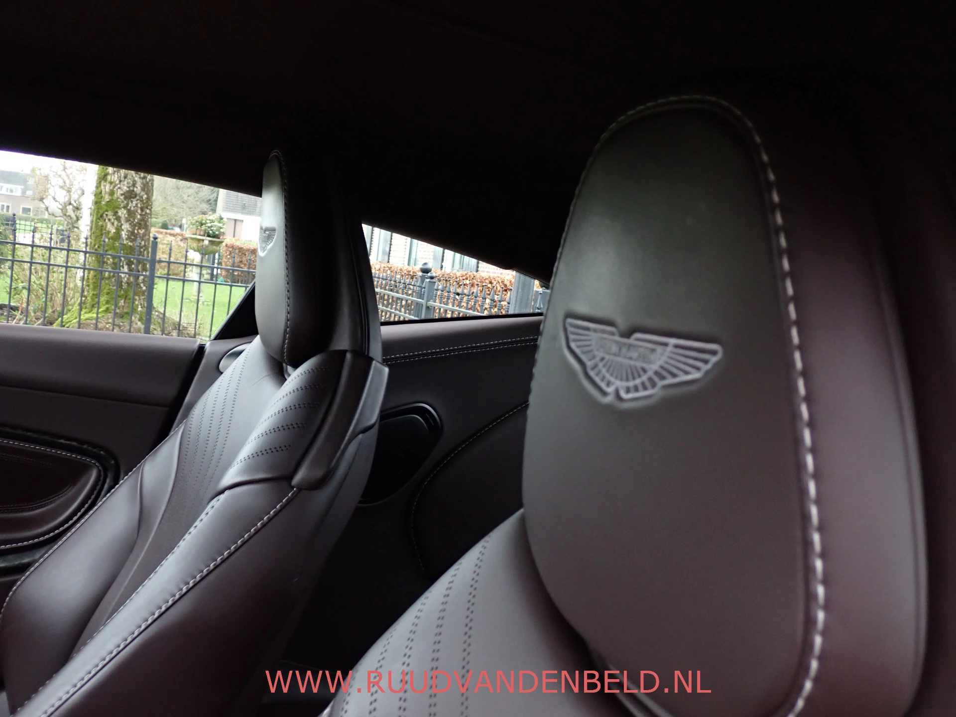 Hoofdafbeelding Aston Martin DB11