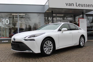 Hoofdafbeelding Toyota Mirai Toyota Mirai DYNAMIC PARELMOER LAK KEYLESS JBL-AUDIO STOELVERWARMING APPLE/ANDROID CLIMA CAMERA AD-CRUISE REGENSENSOR