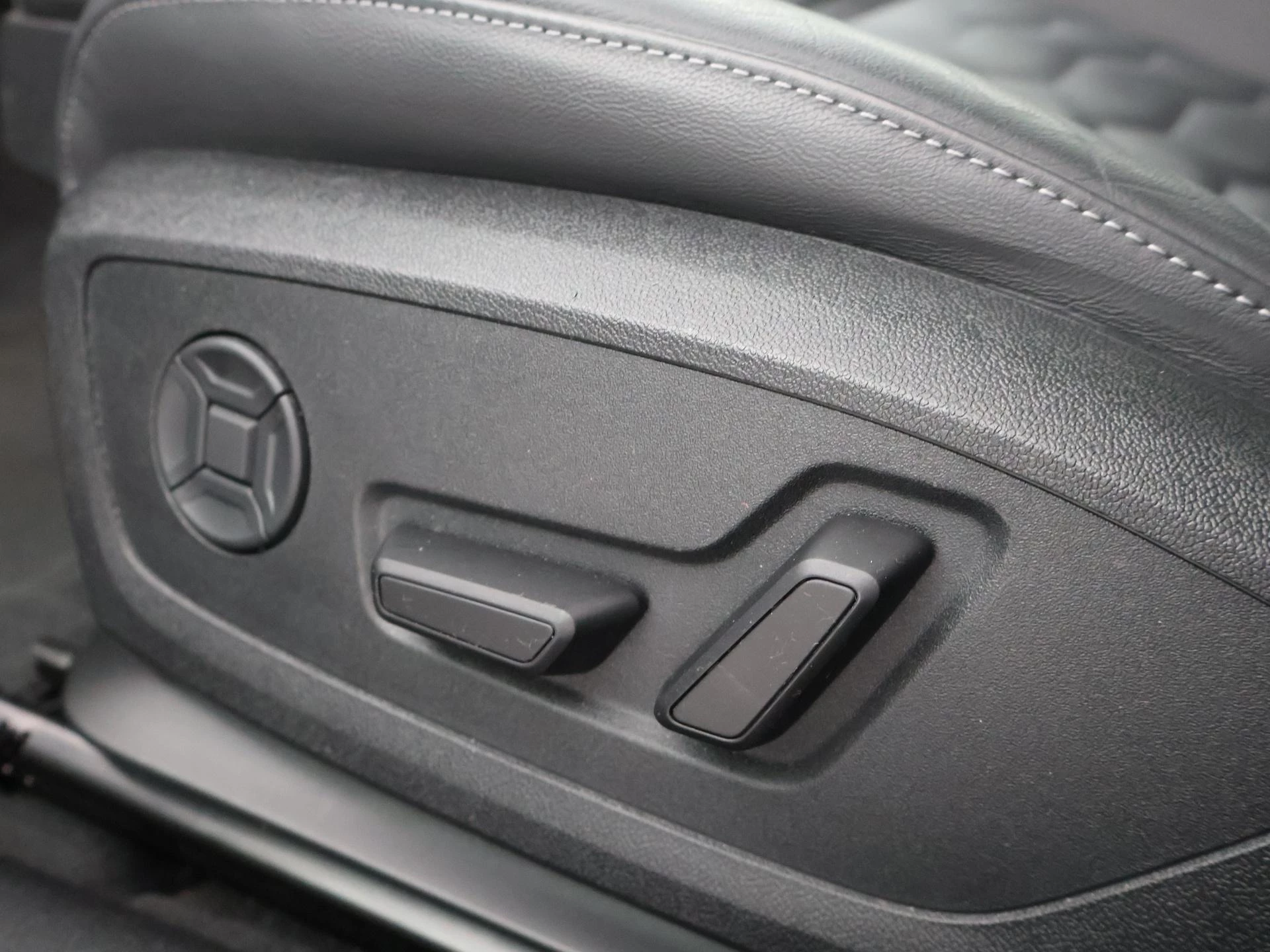 Hoofdafbeelding Audi A6 Avant e-tron