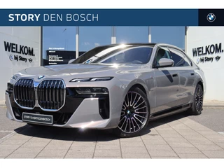 Hoofdafbeelding BMW 7 Serie BMW 7 Serie 750e xDrive High Executive M Sport Automaat / Panoramadak Sky Lounge / Multifunctionele stoelen voor + achter / Parking Assistant Professional / Executive Lounge Seating