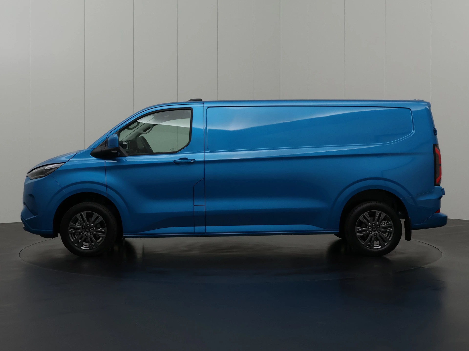 Hoofdafbeelding Ford E-Transit Custom