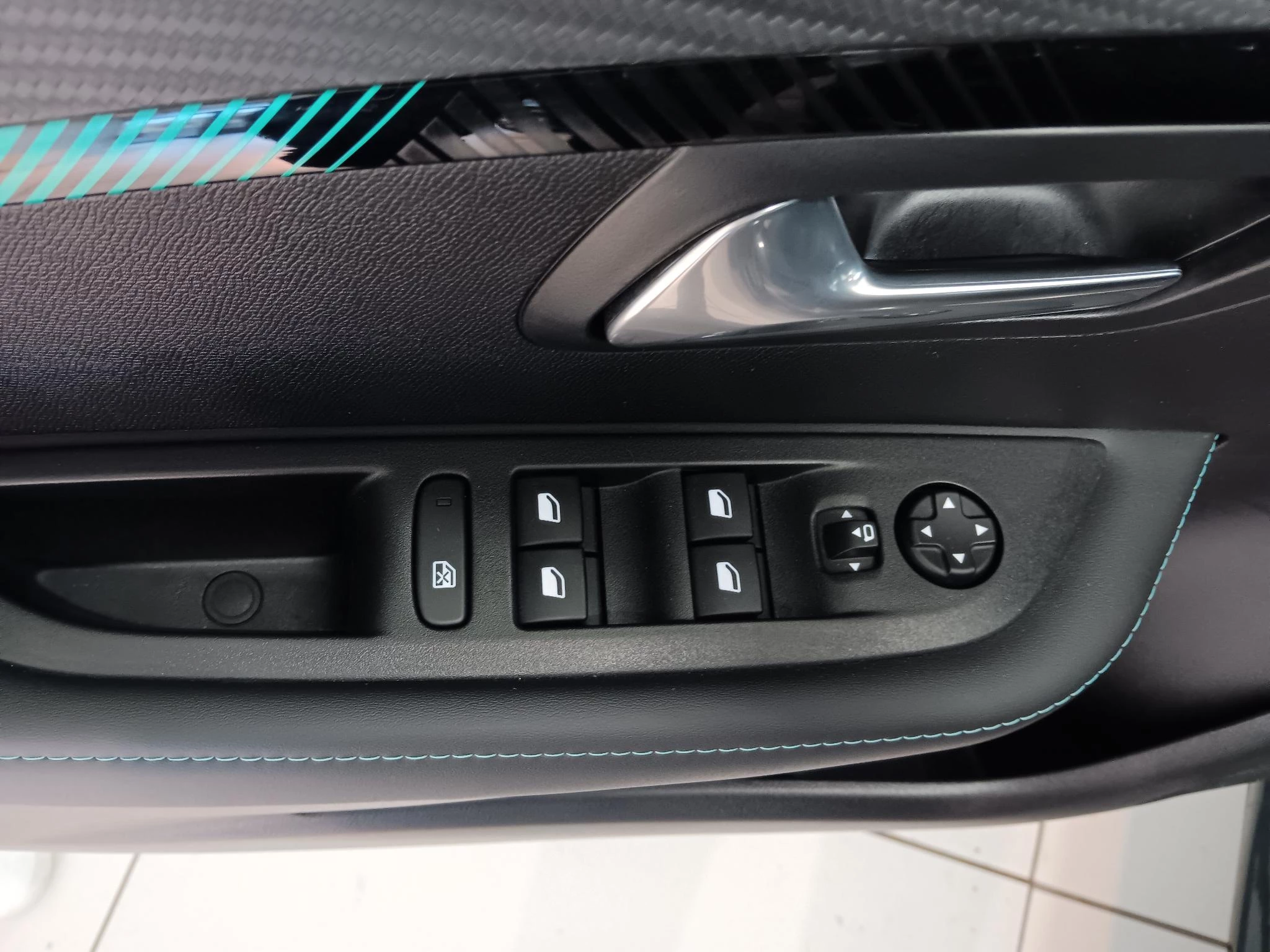 Hoofdafbeelding Peugeot e-208