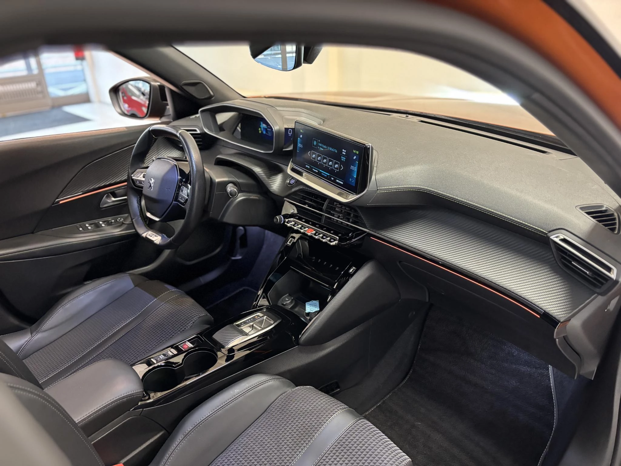 Hoofdafbeelding Peugeot e-2008