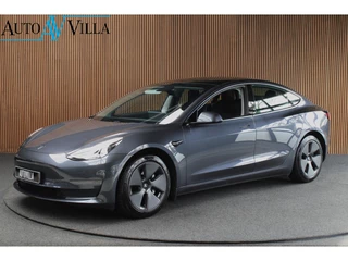Hoofdafbeelding Tesla Model 3 Tesla Model 3 Standard Plus ACC Autopilot Stuurverwarm. PDC Leer Navi Panoramadak 360° Elektr. achterklep Stoelverwarming voor & achter Climate voor & achter LM velgen BTW auto! Nieuw!