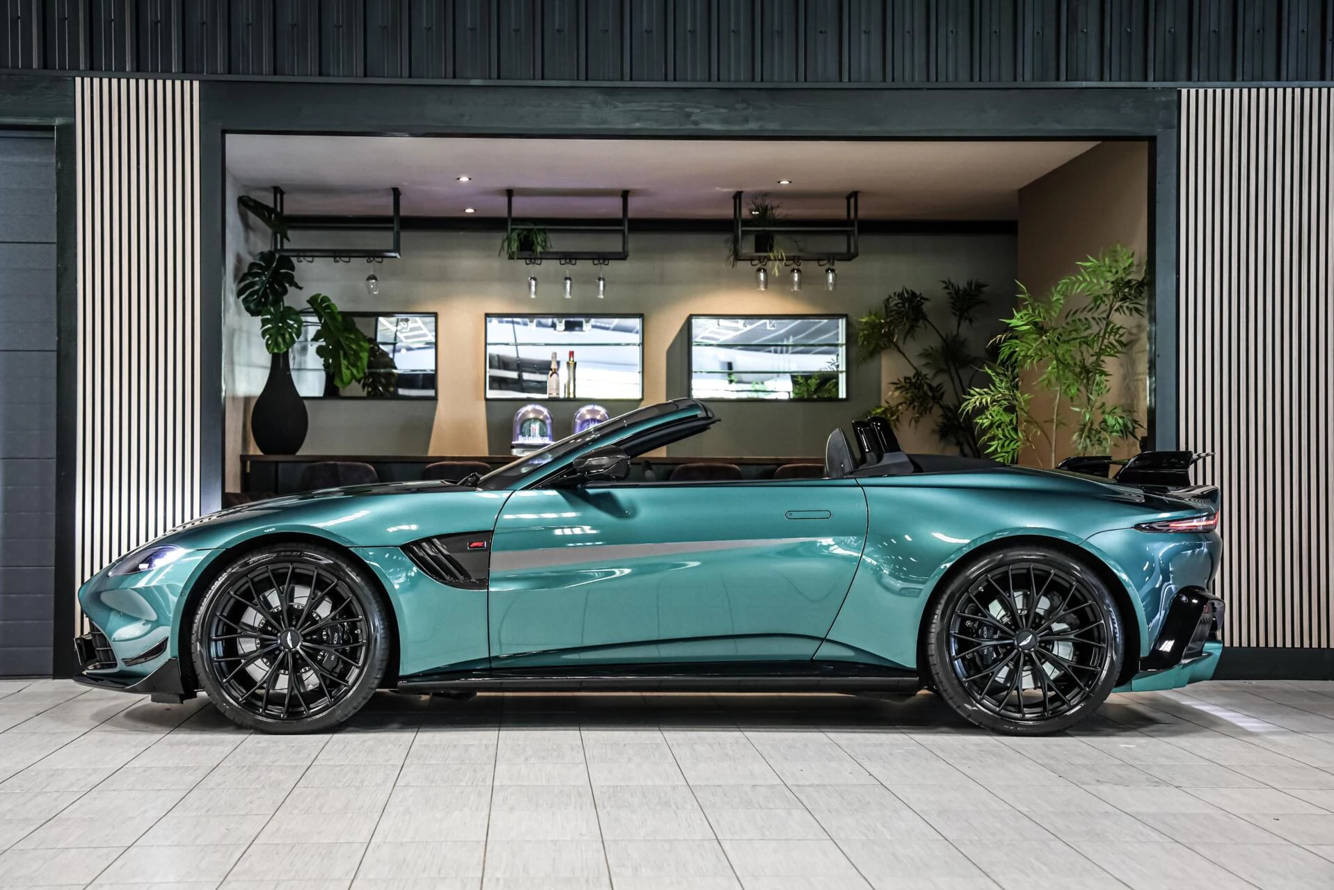 Hoofdafbeelding Aston Martin V8 Vantage