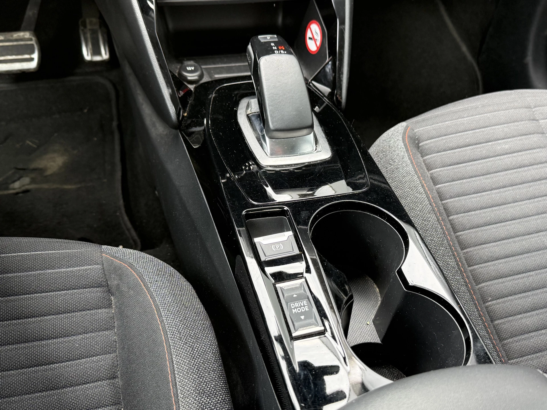 Hoofdafbeelding Peugeot e-208