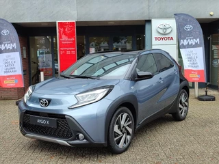 Hoofdafbeelding Toyota Aygo Toyota Aygo X 1.0 VVT-i MT ENVY NIEUW DIRECT LEVERBAAR! PARK-SENSOREN 18'' LM-VELGEN LED NAVI CLIMA AD-CRUISE APPLE/ANDROID PRIVACY GLASS