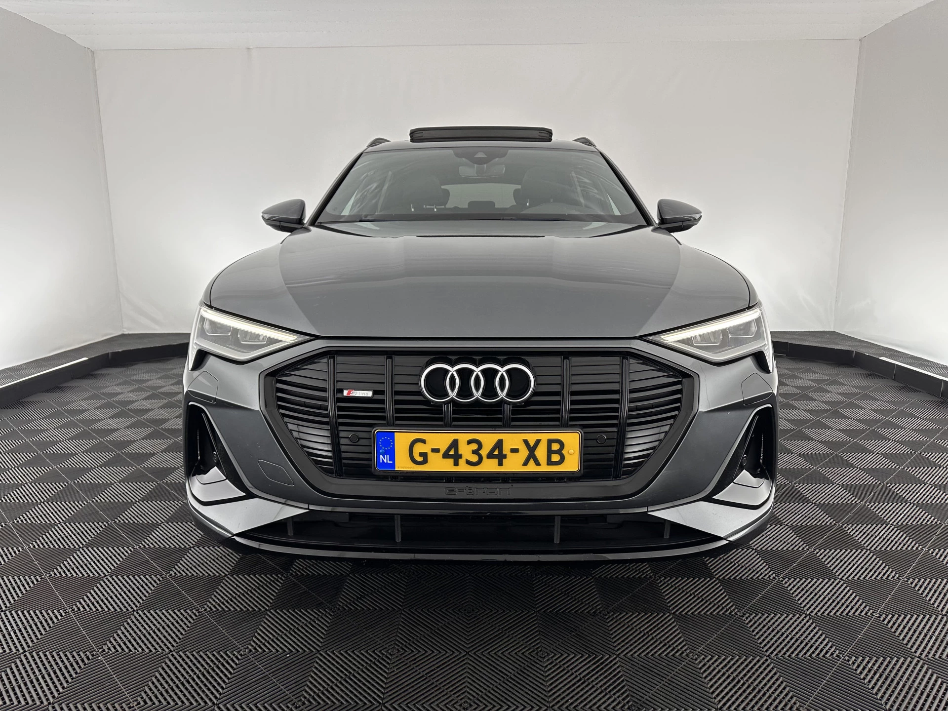 Hoofdafbeelding Audi e-tron