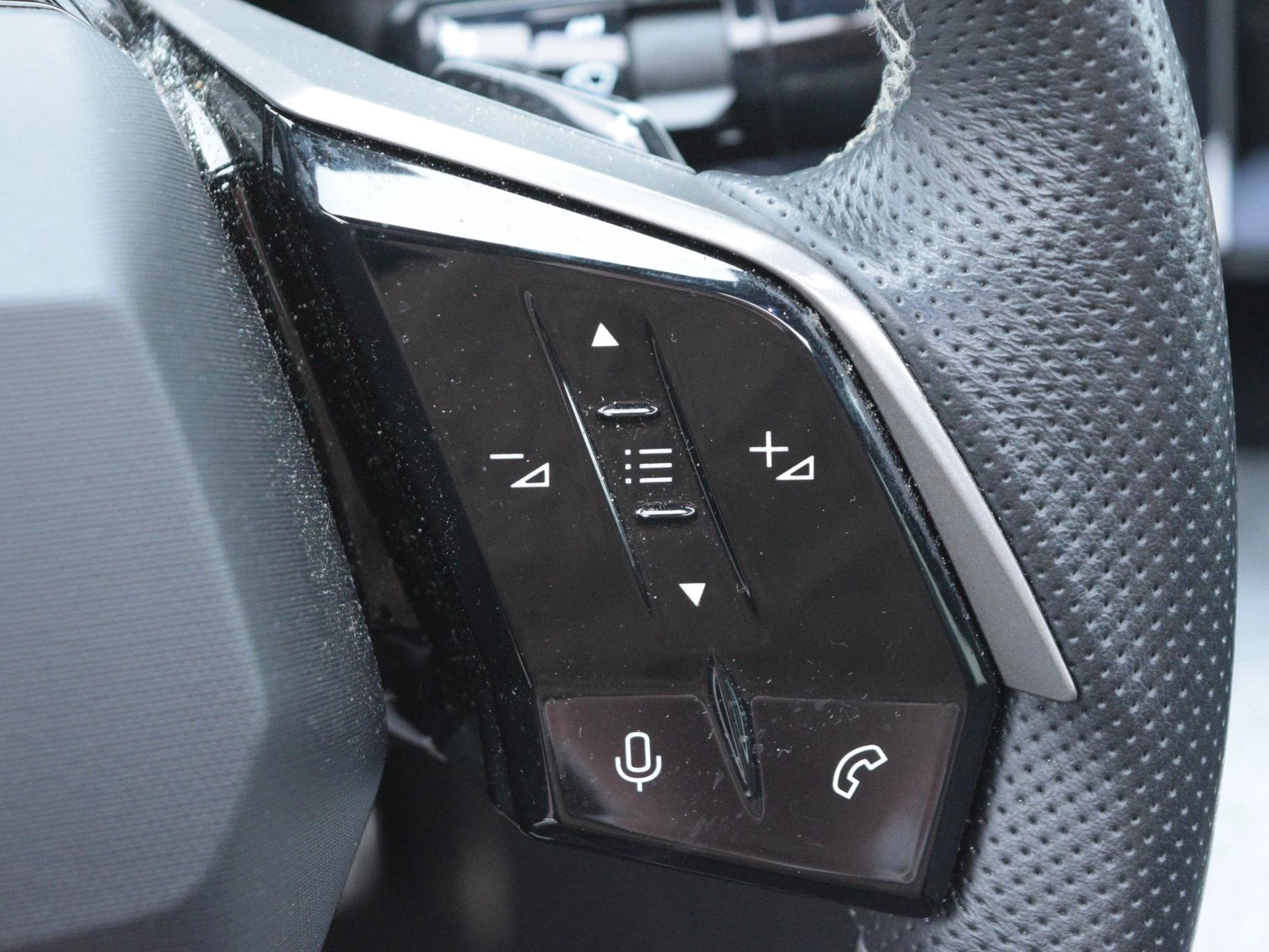 Hoofdafbeelding Peugeot e-3008