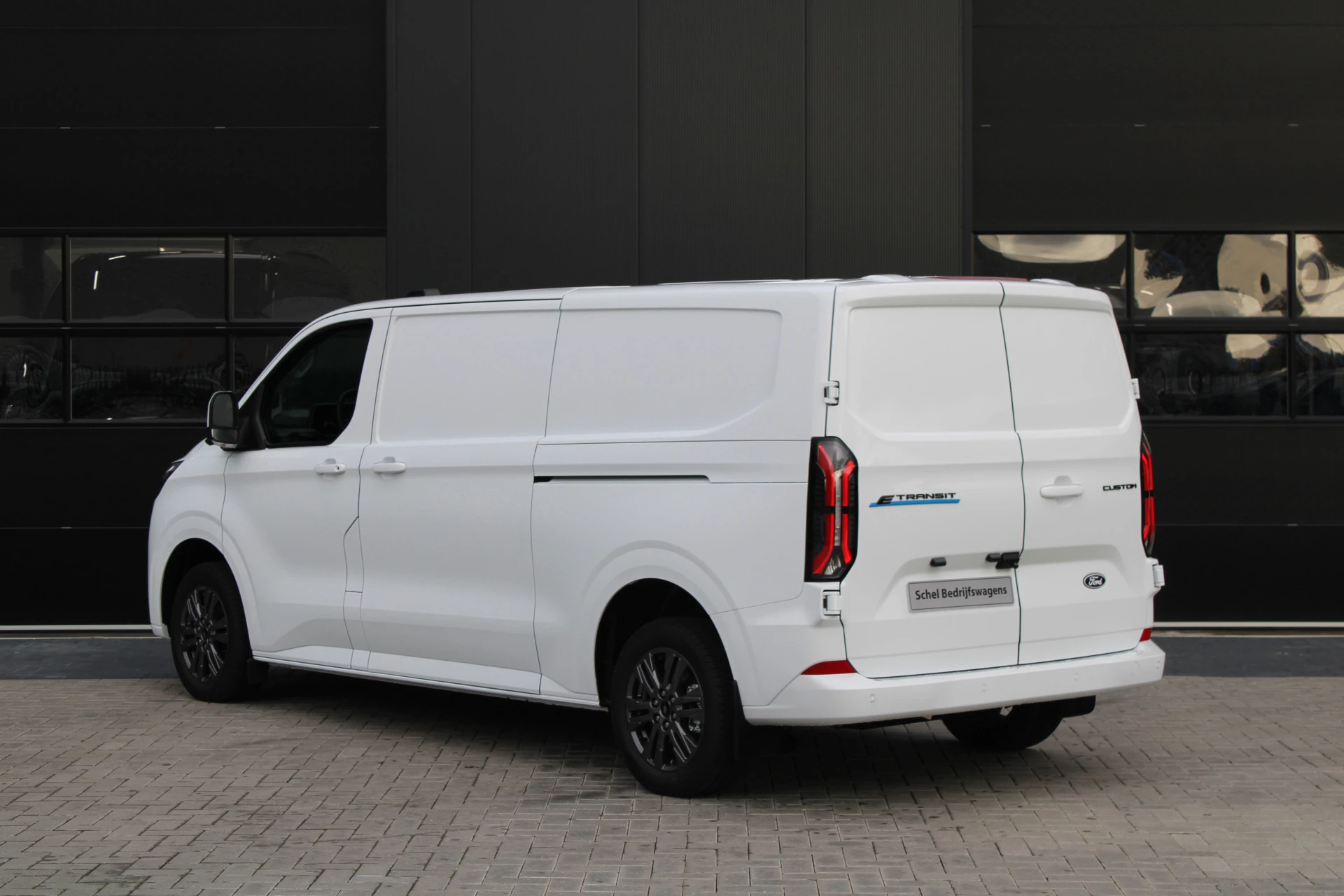 Hoofdafbeelding Ford E-Transit Custom