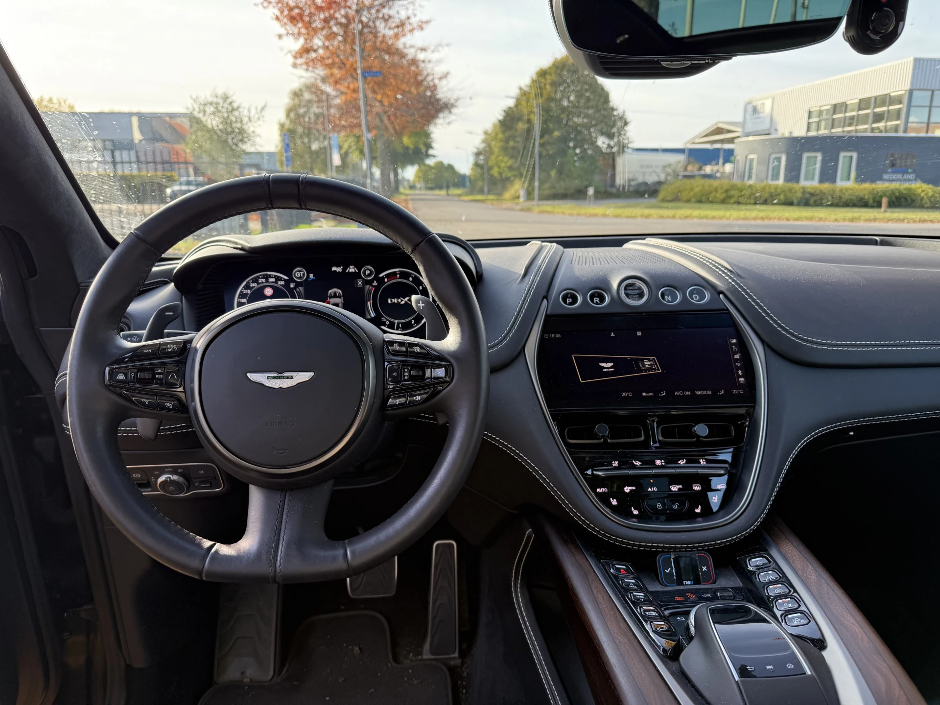 Hoofdafbeelding Aston Martin DBX