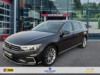 Hoofdafbeelding Volkswagen Passat Volkswagen Passat Variant 1.4 TSI DSG GTE TREKHAAK/CAMERA/NAVI/ACC/STOELVERW/E-KLEP