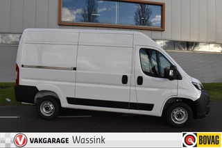 Hoofdafbeelding Peugeot Boxer Peugeot Boxer 2.2 BlueHDi 140 S&S L2H2 3.3t Euro 6 Nieuw auto registratie 2024/ GEEN BPM/ L2H2 / achteruitrijcamera verzwaard verenpakket, pakket City plus