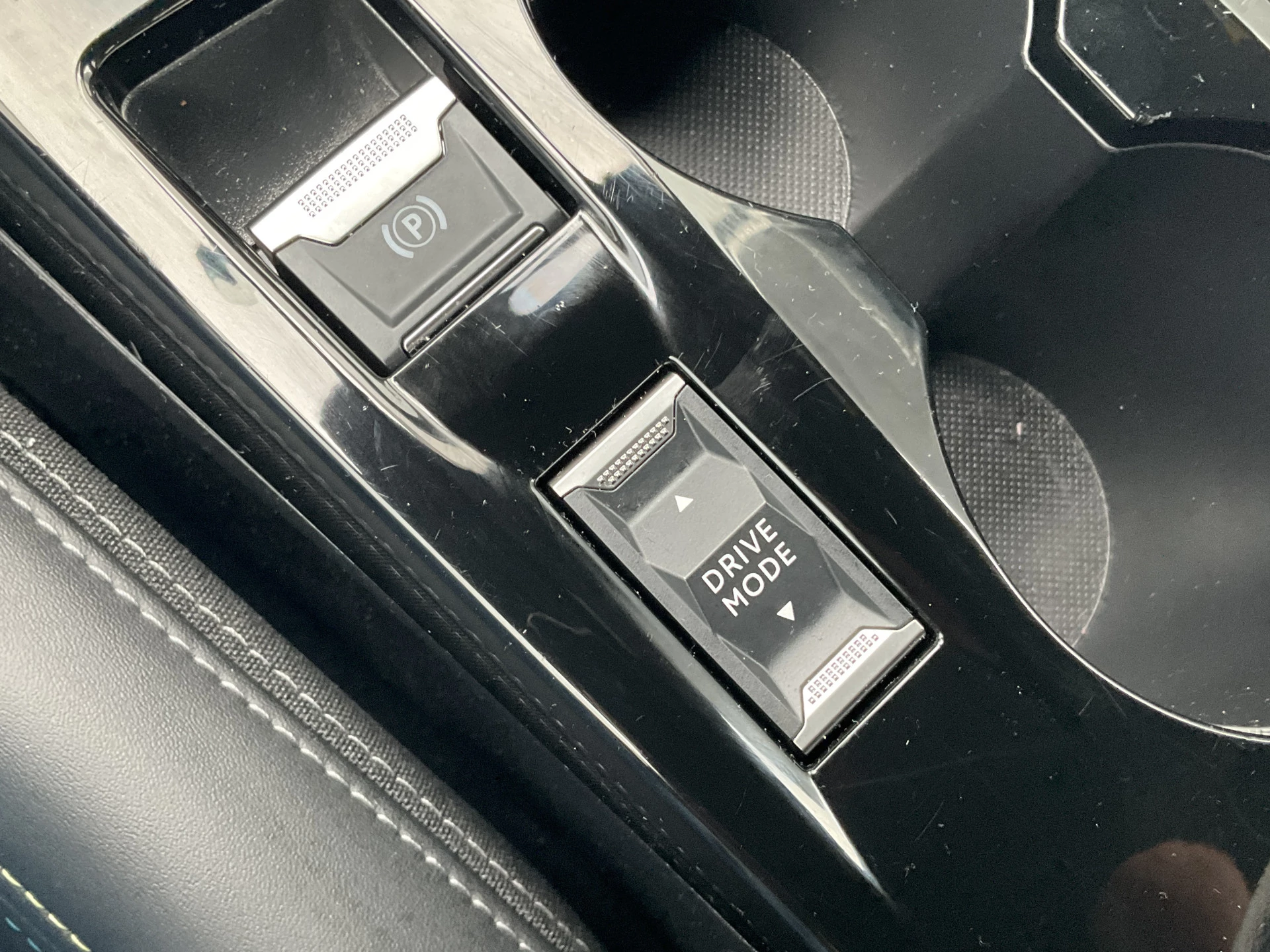 Hoofdafbeelding Peugeot e-208