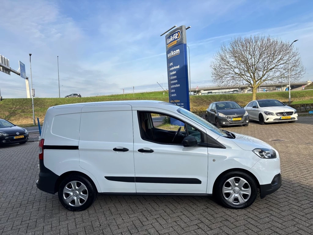 Hoofdafbeelding Ford Transit Courier