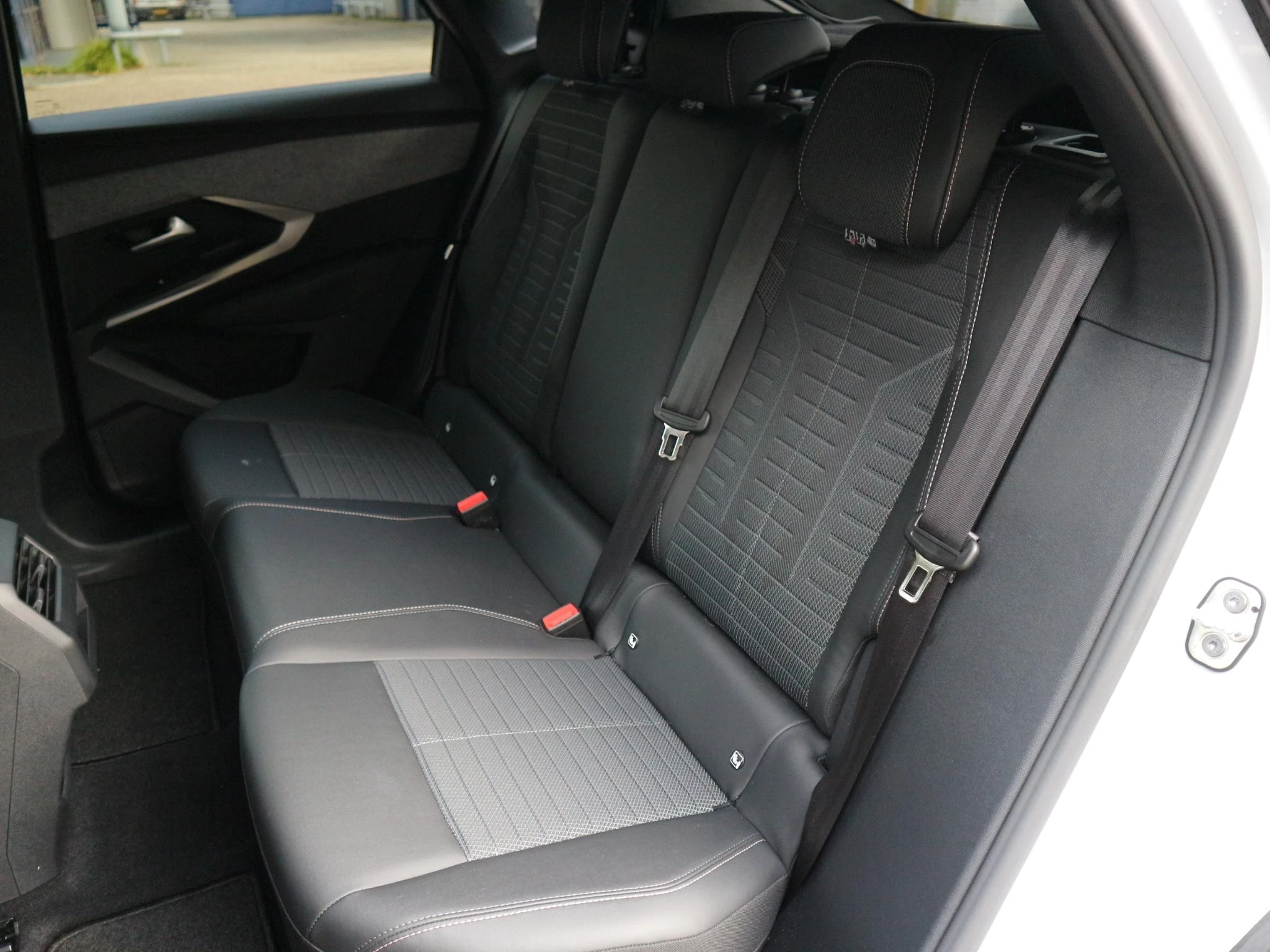 Hoofdafbeelding Peugeot e-3008