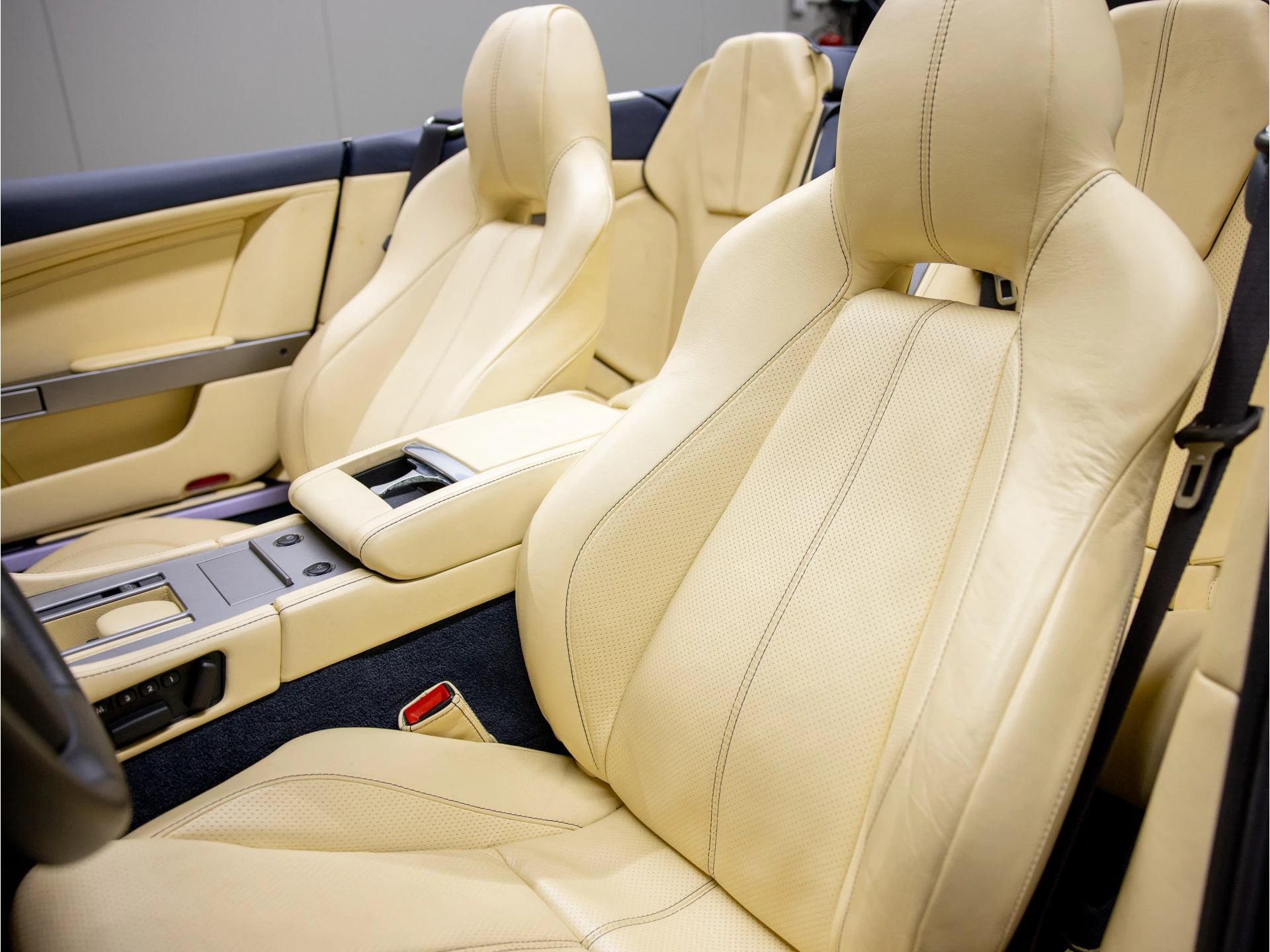 Hoofdafbeelding Aston Martin DB9