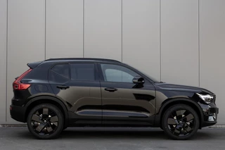 Hoofdafbeelding Volvo XC40 Volvo XC40 | B4 Ultra Dark|Black Edition |FULL OPTION|360° Camera|Panoramadak|MY 2026|