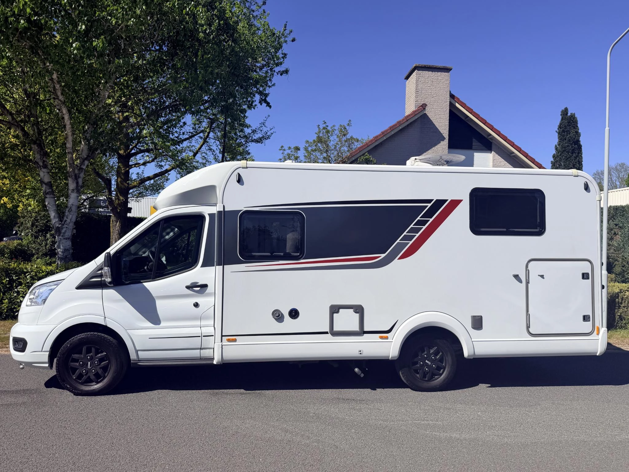 Hoofdafbeelding Bürstner Bt6914 Ford 155PK Camper•Automaat•TV