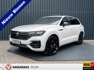 Hoofdafbeelding Volkswagen Touareg Volkswagen Touareg 3.0 TSi 4MOTION R | Luchtvering | Panodak | Trekhaak | Stoelkoeling | 360 Camera | Black Style | Prijs Rijklaar!!