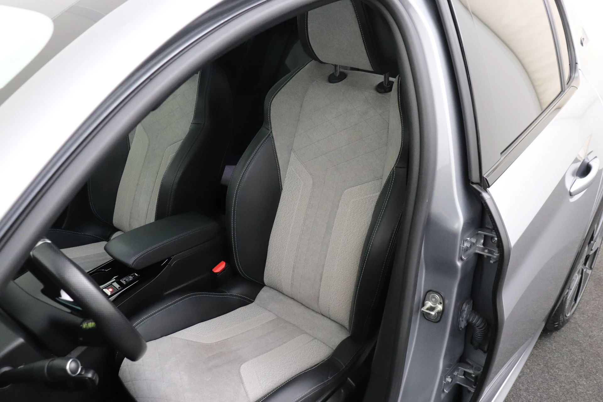 Hoofdafbeelding Peugeot e-208