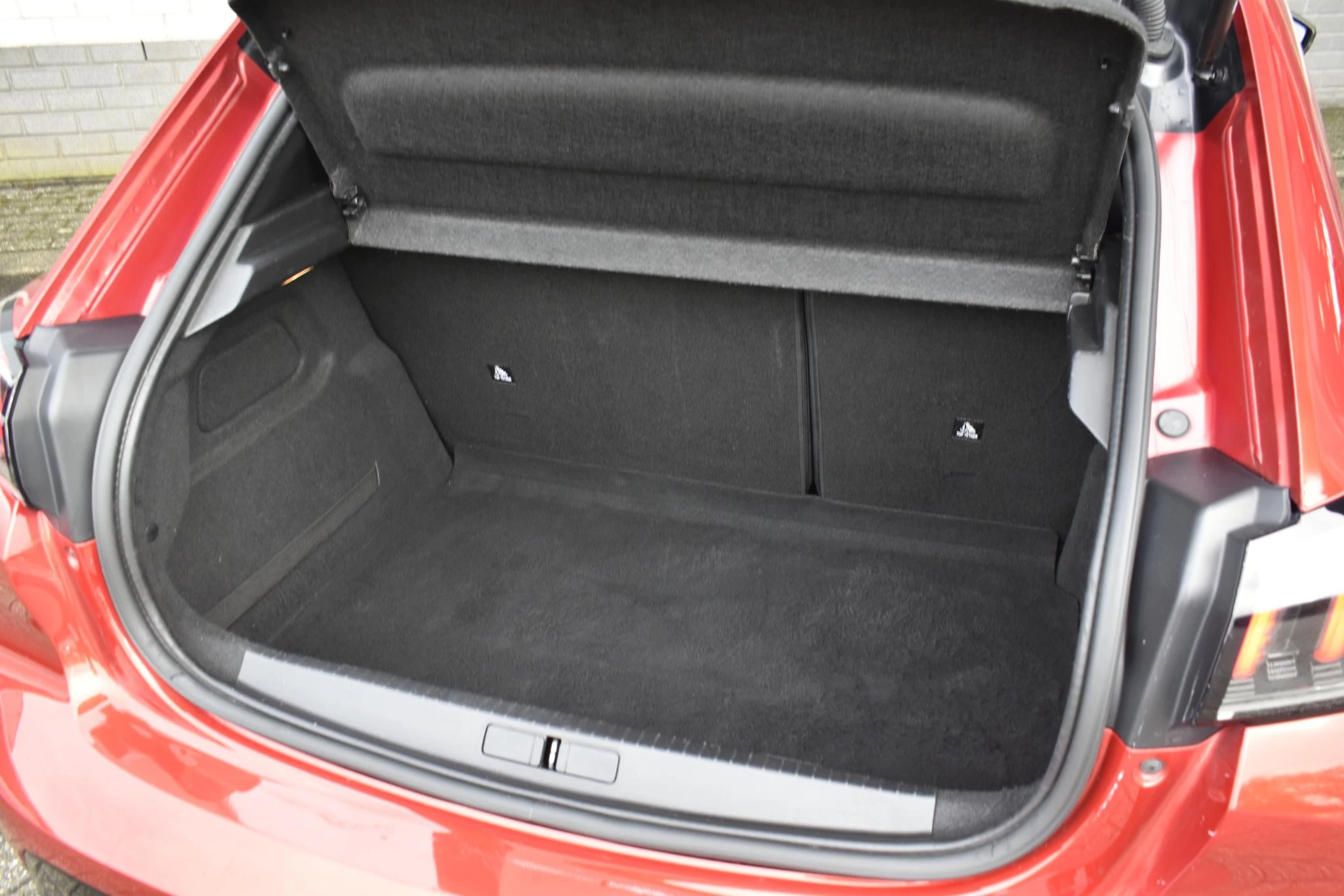 Hoofdafbeelding Peugeot e-208