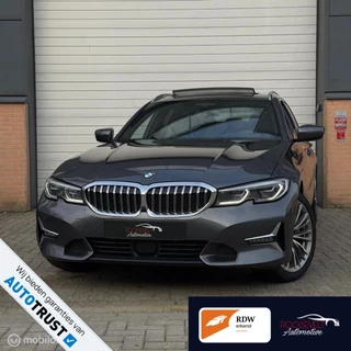 BMW 3-serie Touring 330e High Executive / PANO / TRKHAAK