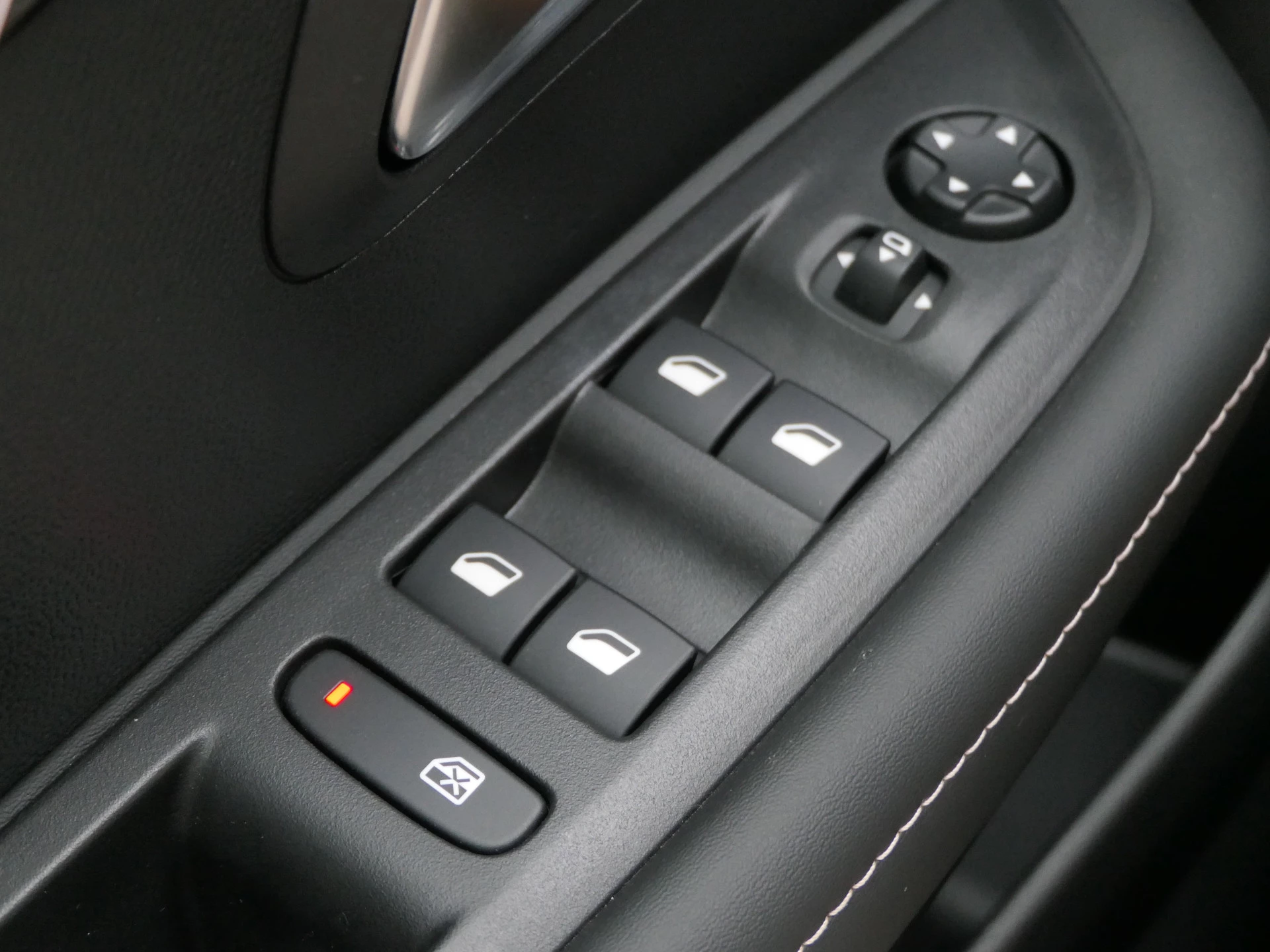 Hoofdafbeelding Peugeot e-208