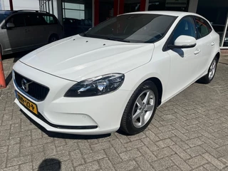 Hoofdafbeelding Volvo V40 Volvo V40 2.0 T2 122PK PDC voor+achter/Winterpakket/Trekhaak
