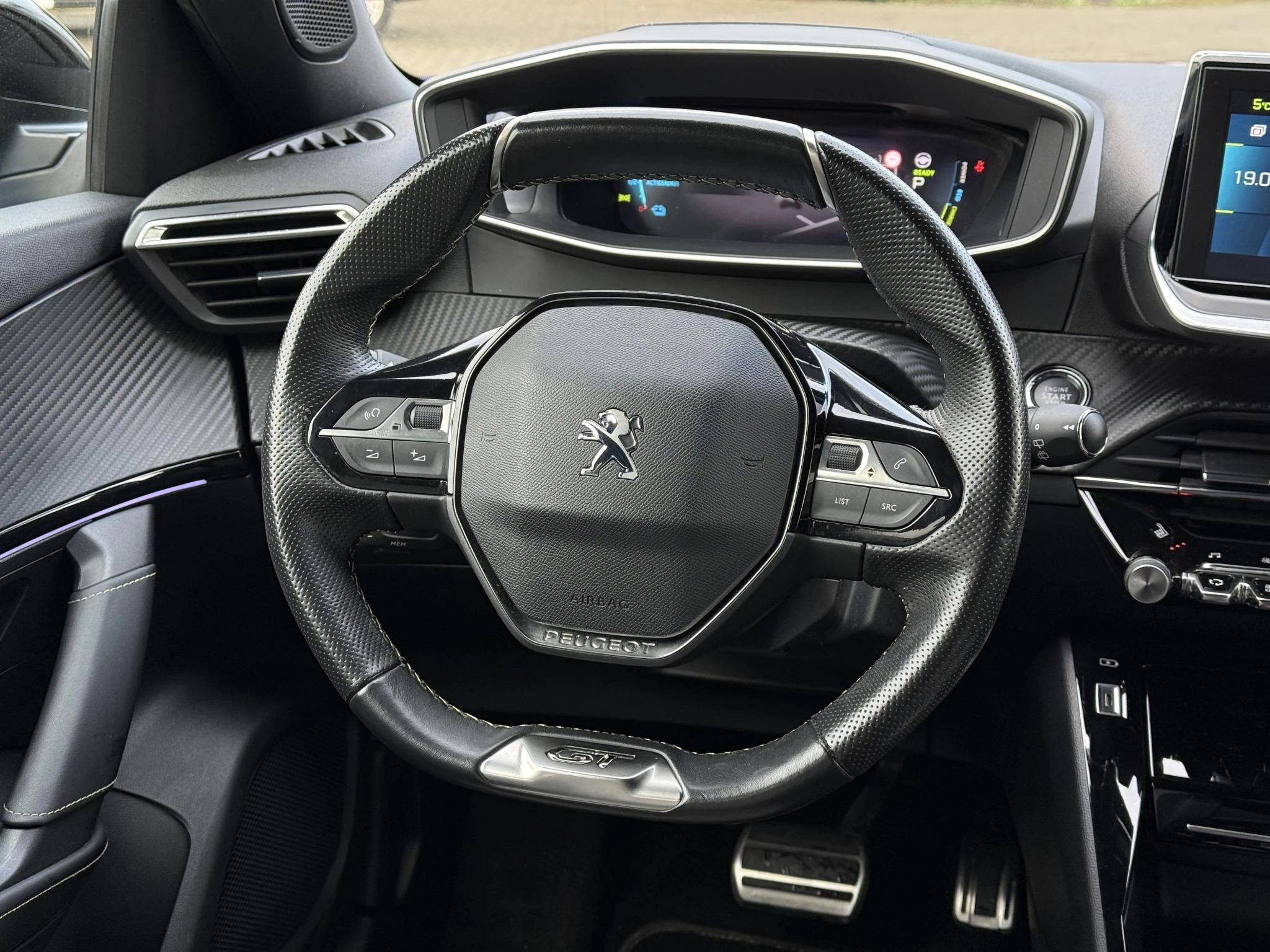 Hoofdafbeelding Peugeot e-2008