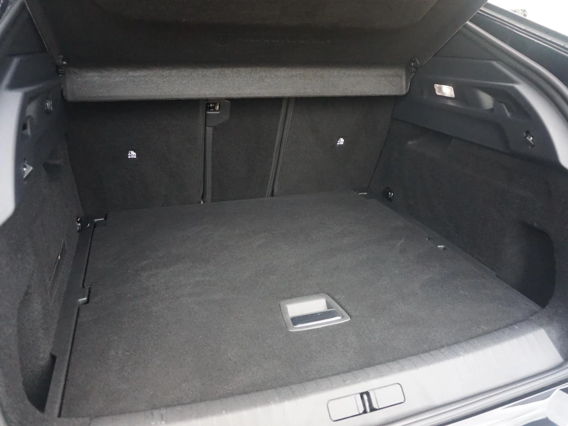 Hoofdafbeelding Peugeot e-3008