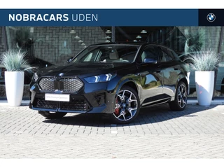Hoofdafbeelding BMW iX2 BMW iX2 eDrive20 High Executive M Sport / Panoramadak / Sportstoelen / M Adaptief onderstel / Head-Up / Parking Assistant Plus / Comfort Access / Stoelverwarming