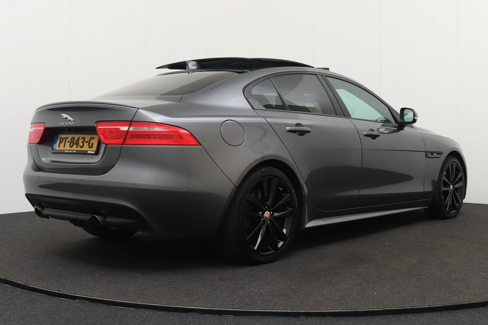 Hoofdafbeelding Jaguar XE